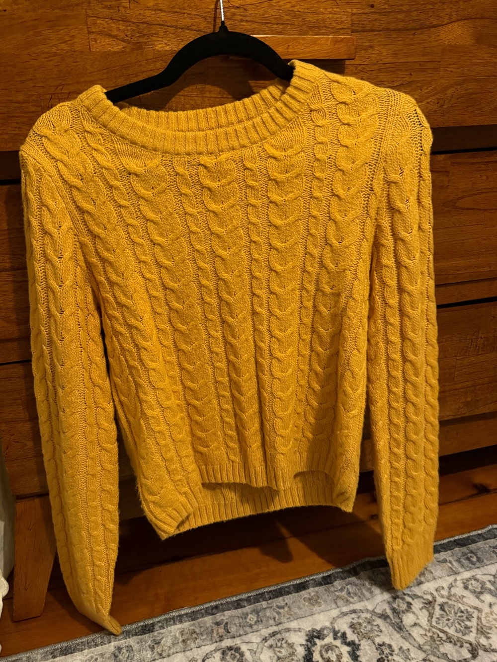 American Eagle Mustard Yellow Cable Knit Crewneck Sweater M